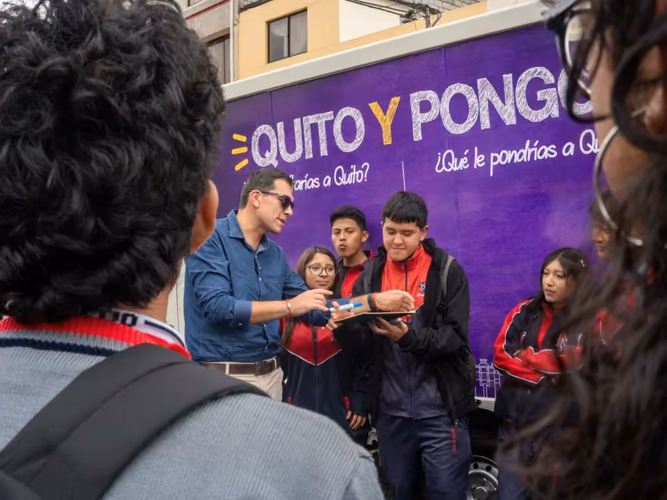 Quito y Pongo en el Colegio Juan Montalvo · fotografía 2