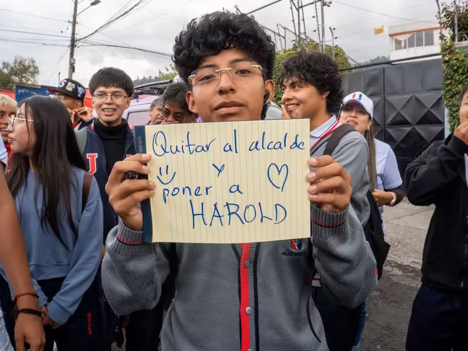 Quito y Pongo en el Colegio Juan Montalvo · fotografía 3