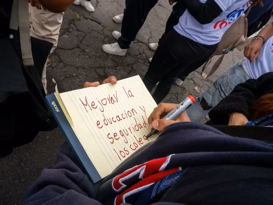 Cuaderno durante la visita al Colegio Juan Montalvo