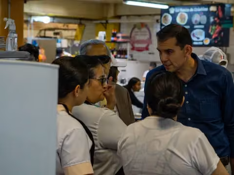 Encuentro en el Mercado Iñaquito · fotografía 1